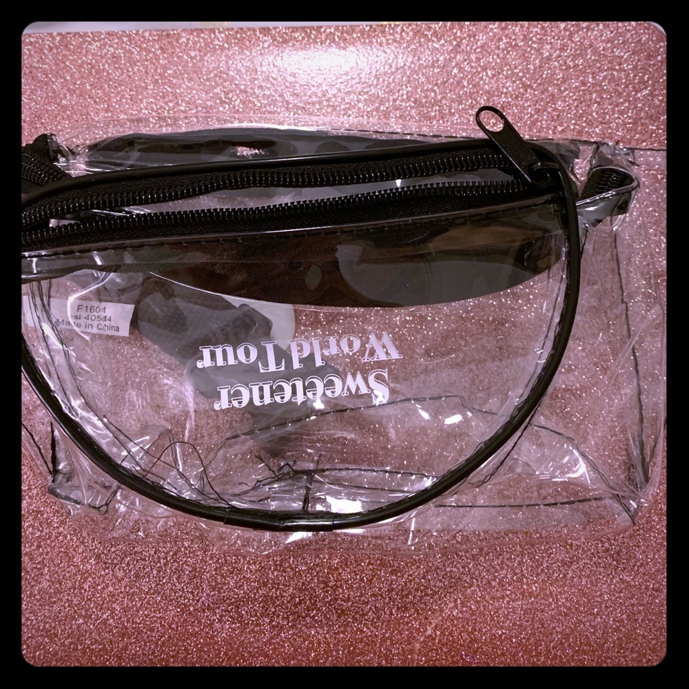 Ariana Grande fanny pack